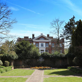 twogether - A beautiful grade 1 listed building in Marlow could be your new home. Situated in South Bucks, it lies on the River Thames and is only a short distance to London.