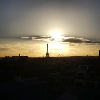 Novencia - Venez profiter de notre vue, et de notre terrasse de 140 m2 au plein coeur de Paris !