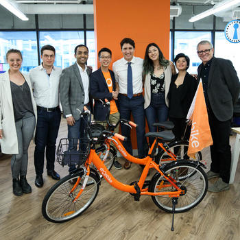 Dropbike - Dropbike team with Prime Minister Justin Trudeau