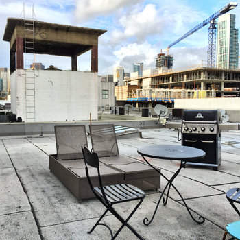 imoji - Enjoy great views of SF and team BBQs on the roof.
