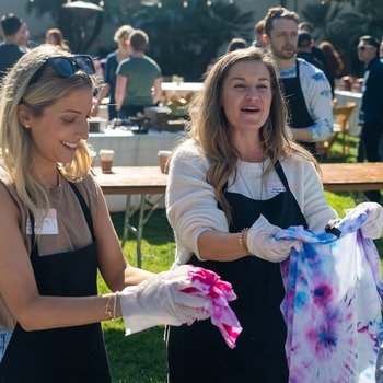 Babylist - Tie-Dying Fun at the San Diego Onsite! 
