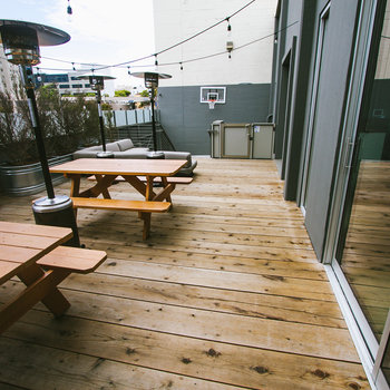 Luxe Valet - Patio area to BBQ and play some basketball