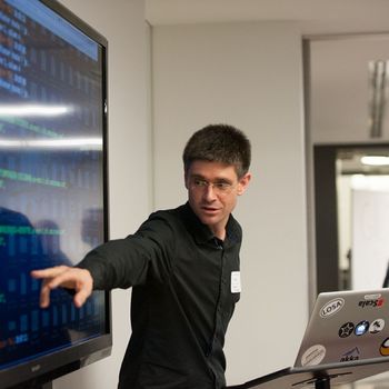 Gilt Groupe - Gilt Co-Founder and CTO Michael Bryzek deploys live using Docker during a Gilt-hosted meetup