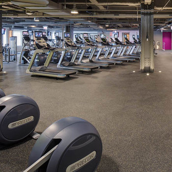 SimpleRelevance - Our free fitness center offers classes, laundry service, and lockers in addition to flexible hours and multiples of each machine.